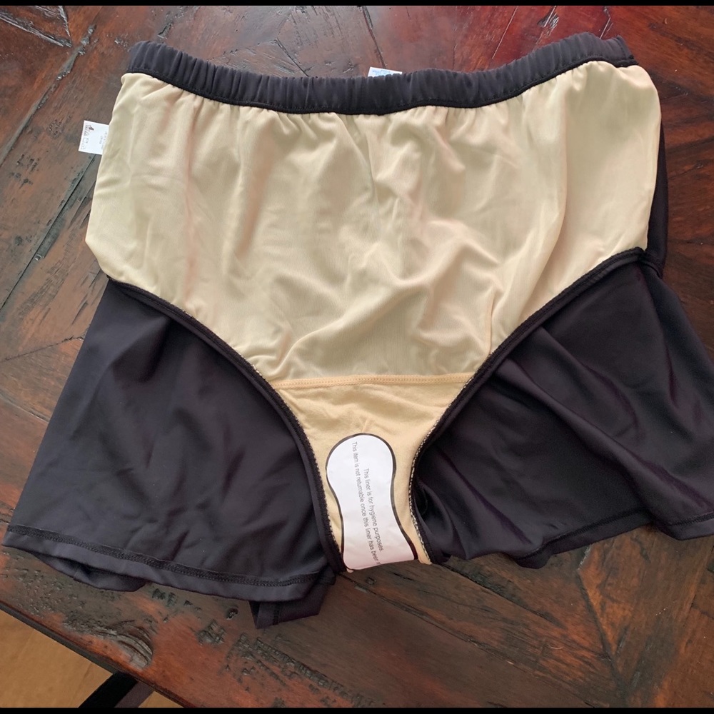 Shortini - Picture 3 of 3